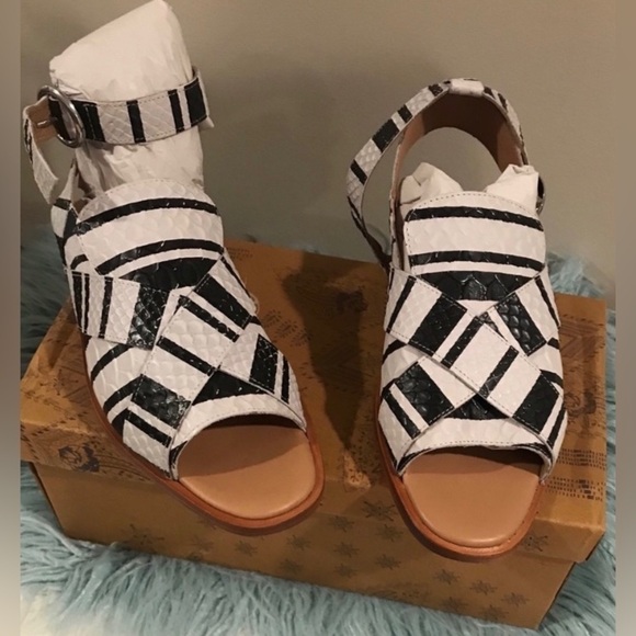 Free People Shoes - Free People leather Catalina Mono White and Black Sandals Size 7